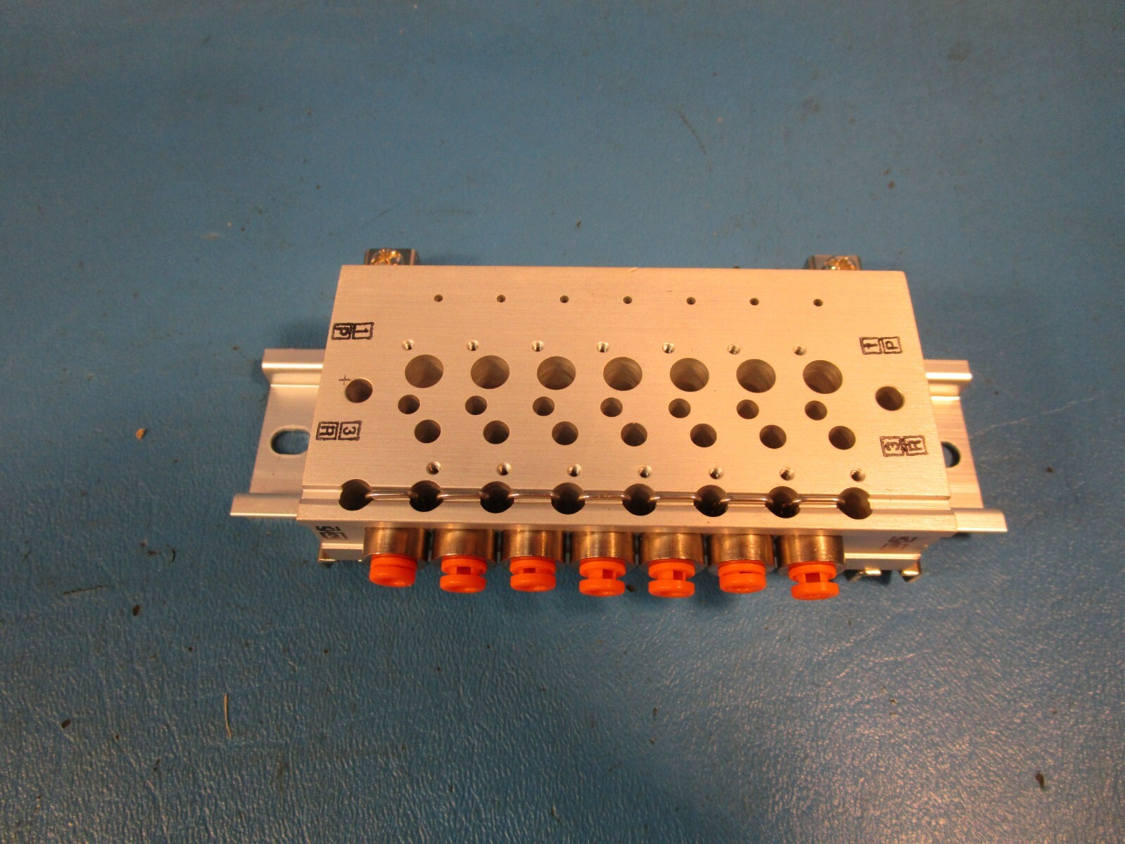 SMC VV3QZ15-07N1C-D mfld, plug-in, vqz100, VV3QZ* MANIFOLD VQZ 3-PORT