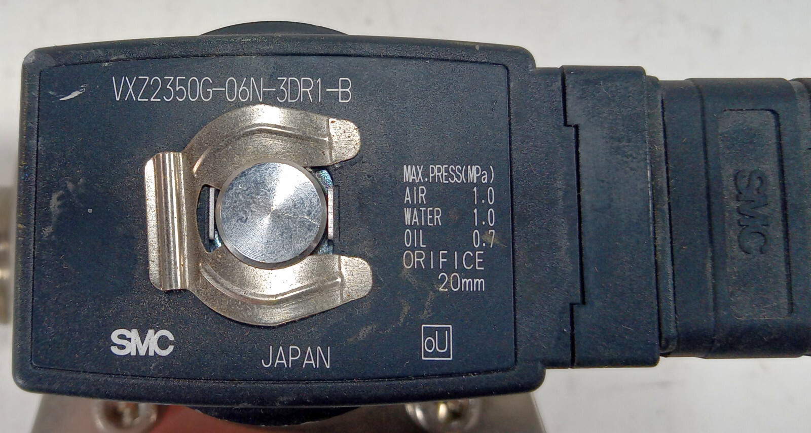 1 NEW SMC VXZ2350G-3DR1-B 2 WAY MEDIA VALVE NNB ***MAKE OFFER***