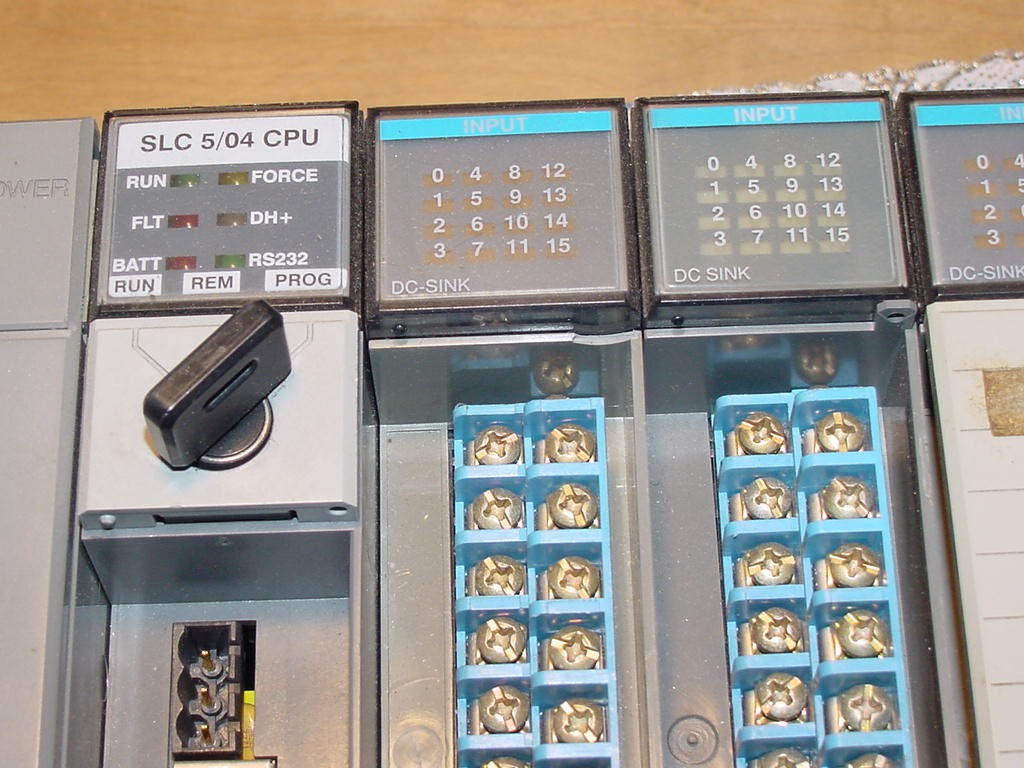 Allen Bradley PLC, SLC500 1746-A10 (2) SLC5/04 CPU, (2) DC-Source & (2) DC-Sink