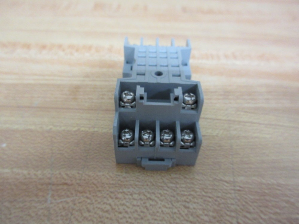 IDEC/ IZUMI SY4S-05U Relay SY4S05U