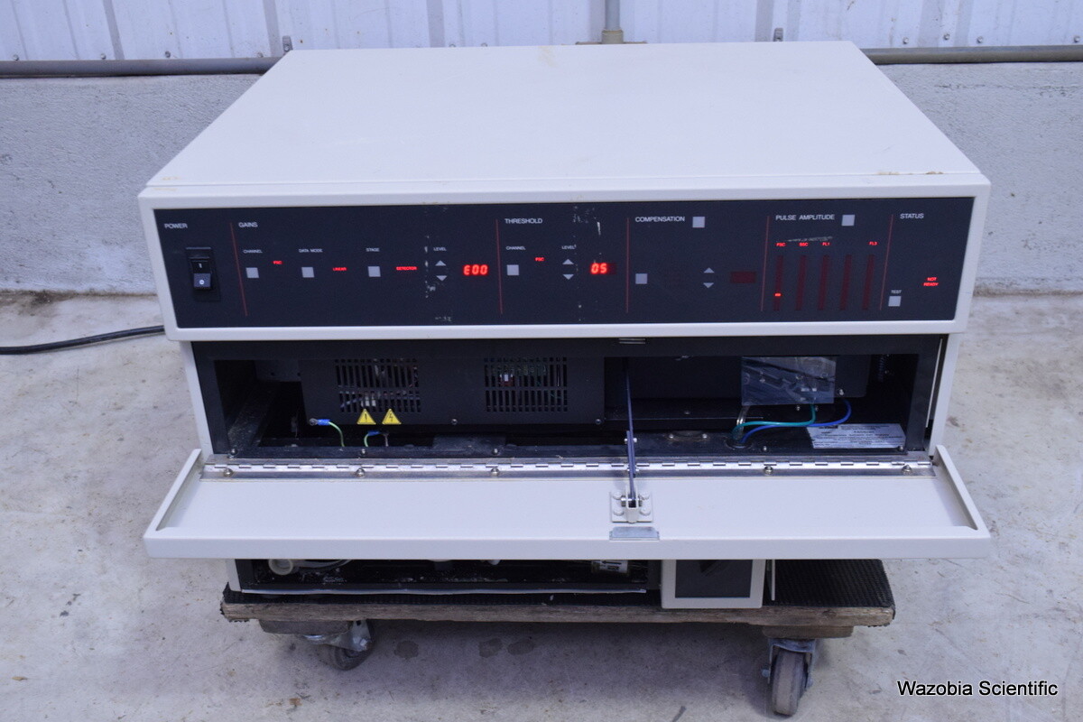 BD BECTON DICKINSON FACSCAN FLUORESCENCE ACTIVATED CELL ANALYZER WITH DETECTORS