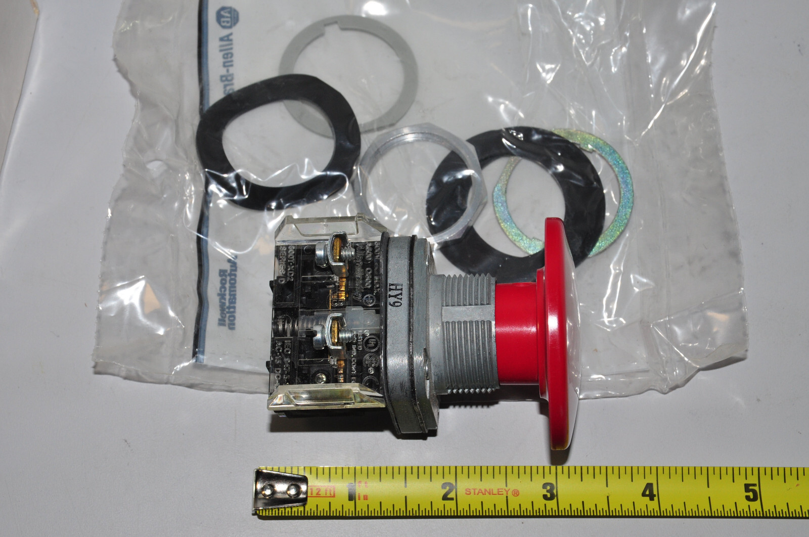 ALLEN-BRADLEY RED MUSHROOM HEAD PUSH BUTTON Type 4,13 Cat 800T-D6JD2