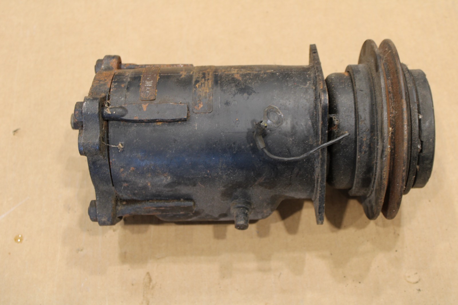 1963 1964 Corvette Original Frigidaire A/C Air Conditioning Compressor 5910490