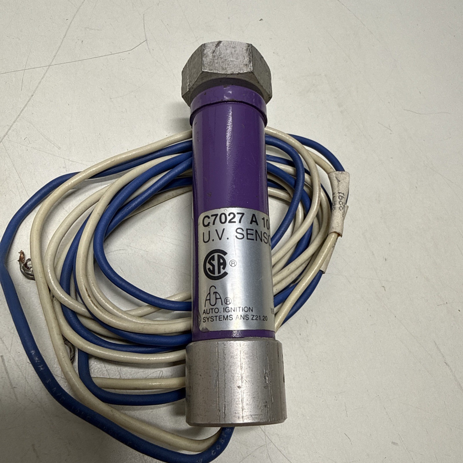 Honeywell C7027A 1023 UV Flame Detector (USED)