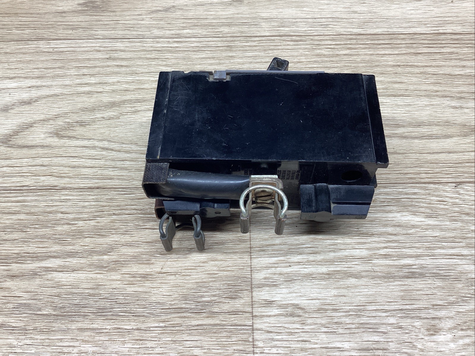 SQUARE D MHBC-115 15AMP 2POLE CIRCUIT BREAKER #822F131*CO
