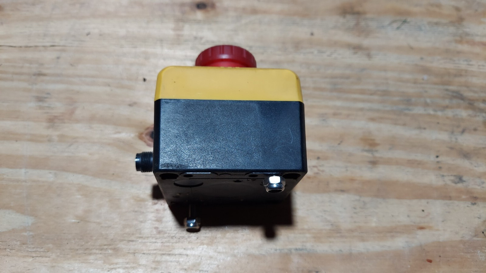 New Pepperl & Fuchs VAA-2E1A-F85A-S-V1 192437 Emergency Stop Button