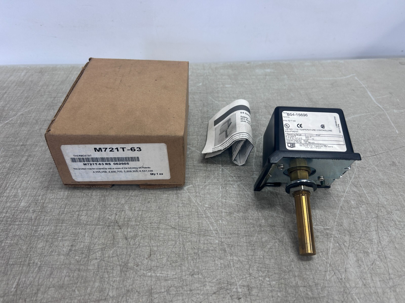 United Electric Control UE B54-15696 Temperature Controller Thermostat Switch