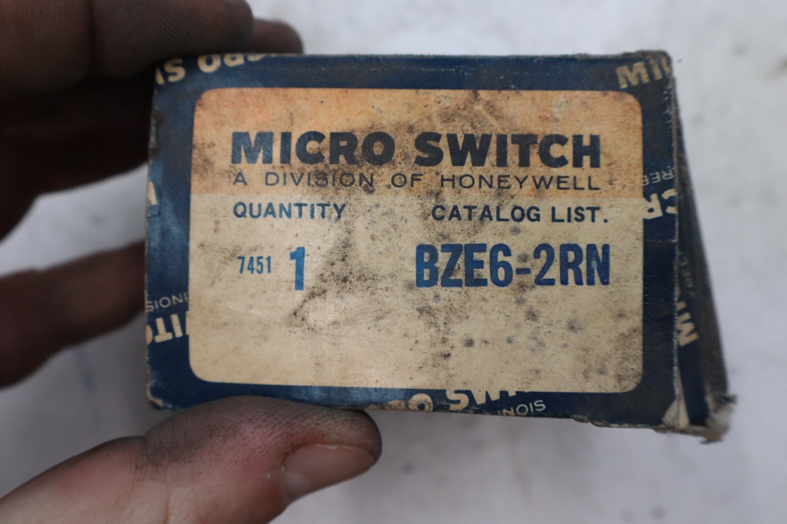 NEW BZE6-2RN LIMIT SWITCH for HONEYWELL MICROSWITCH BZE62RN