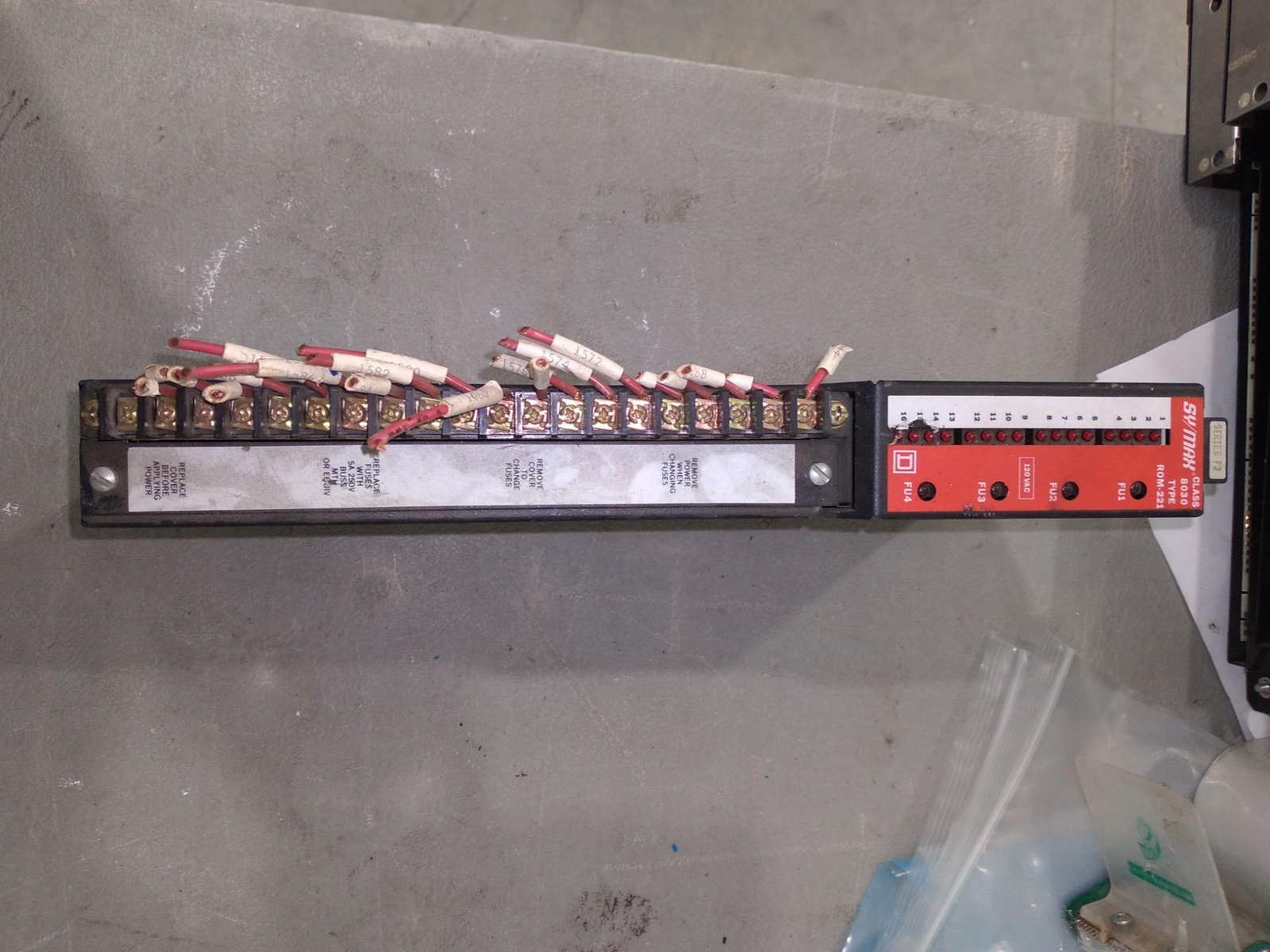 SQUARE D SY/MAX CLASS 8030 ROM-221 SER.F2 120VAC