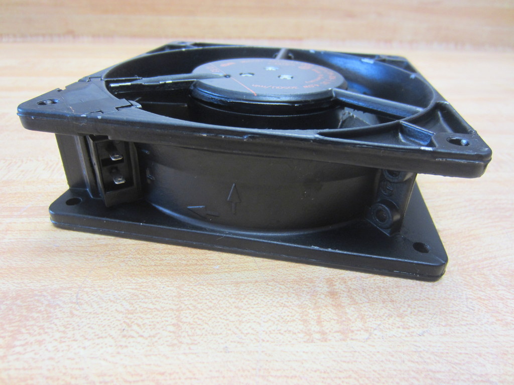 EBM W2G107-AE17-13 Fan 120mm 24VDC 4.0W 3050U/min W2G107AE1713 With Grill