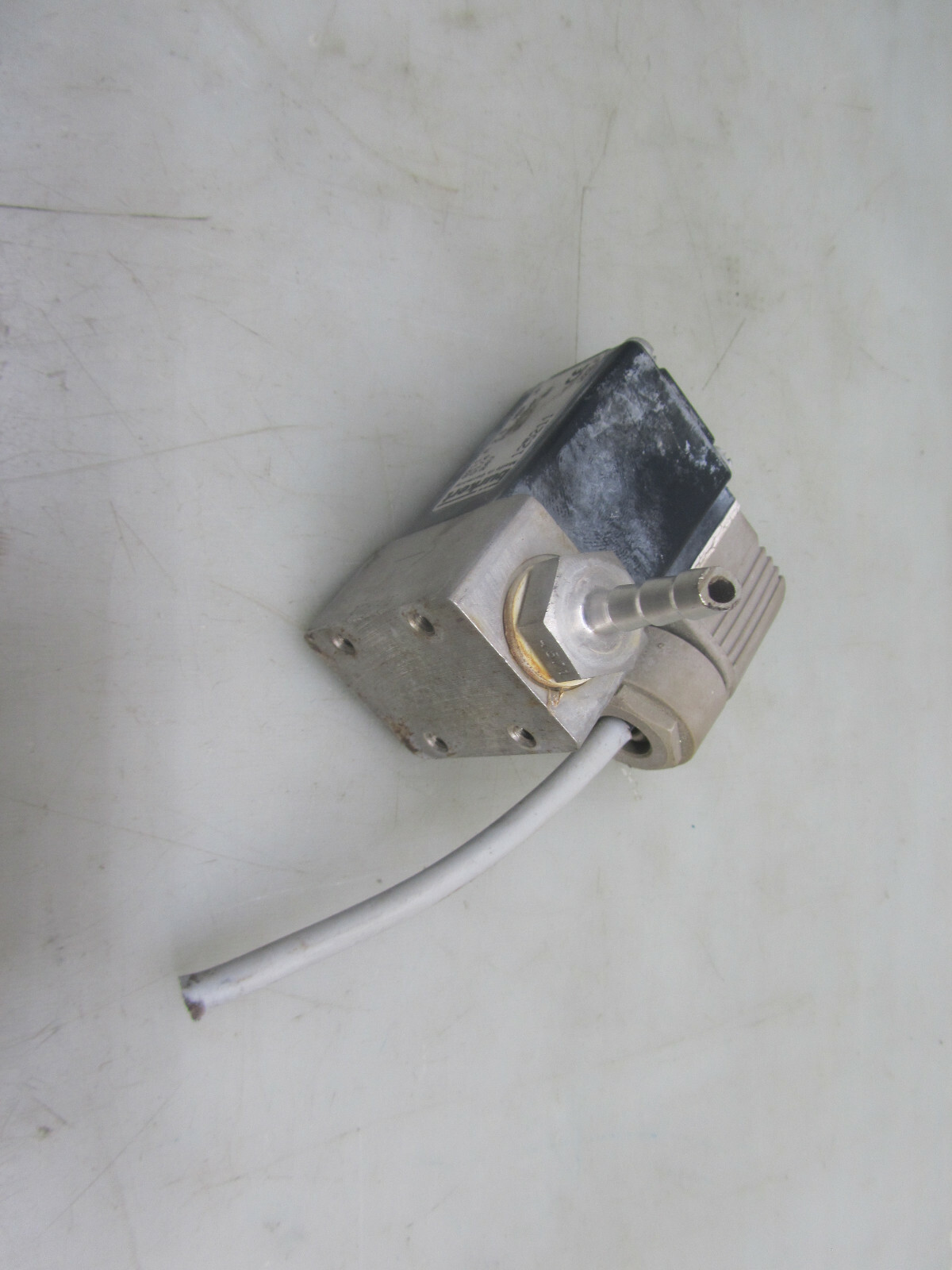 BURKERT 0211 A 2.5 NBR VA G1/4 PNO-10BAR 24V SOLENOID VALVE