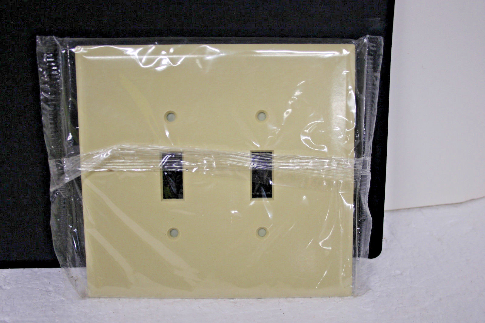 SLATER STA-KLEEN BEIGE 2 GANG TOGGLE SWITCH WALL PLATE 2 PLATES