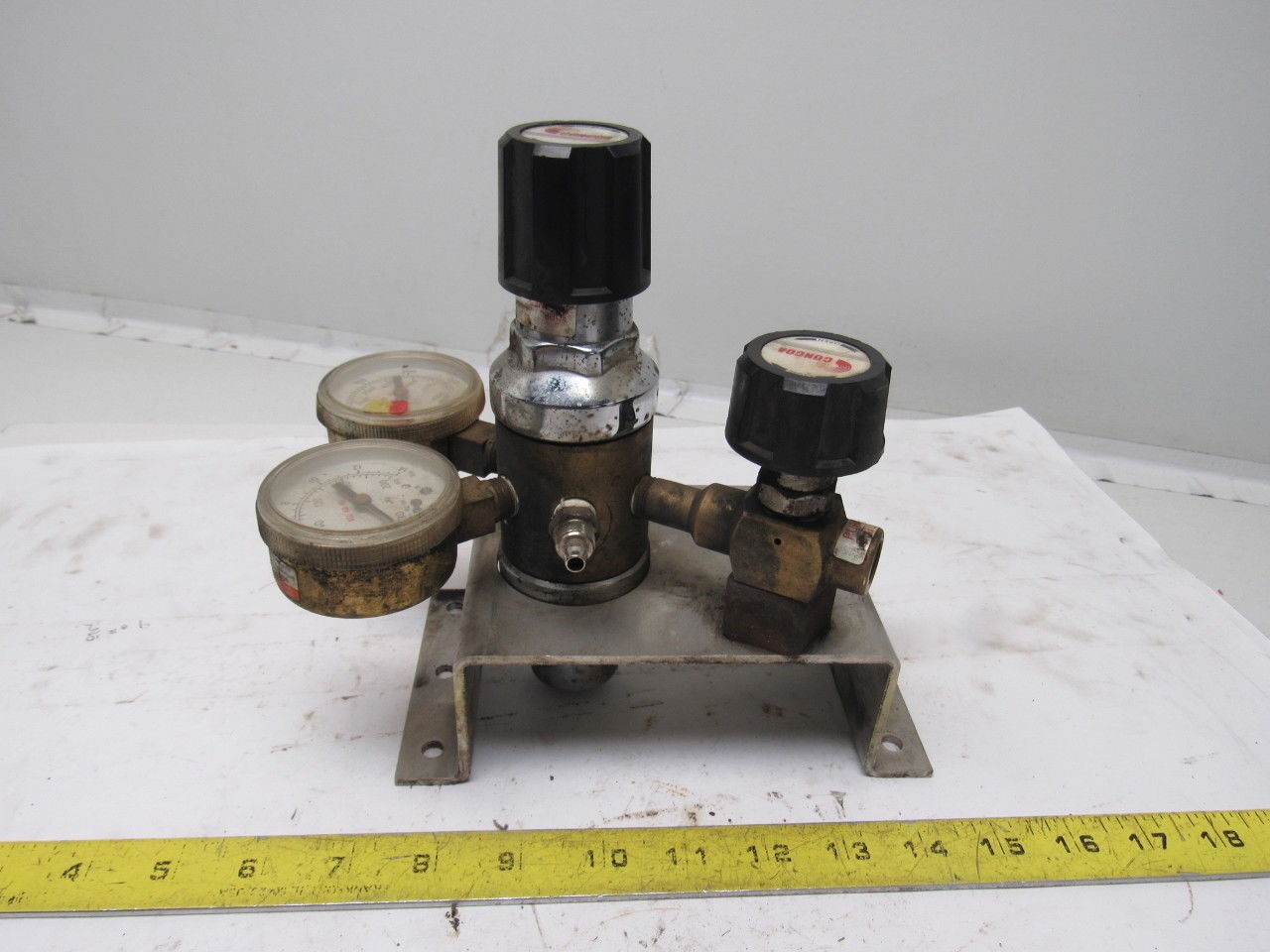 Concoa 6012324-01-320 Dual-stage Regulator Compressed Gas Regulator