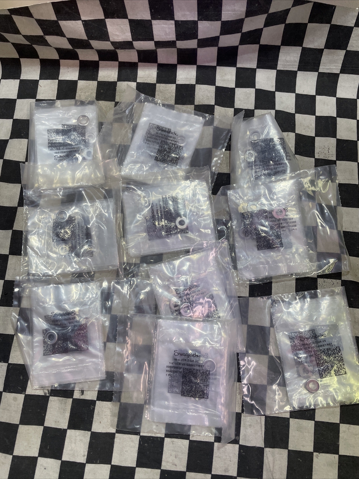 SWAGELOK VCR Face Seal 1/4″, NI-4-VCR-2-GR-VS, NI4VCR2GRVS, LOT OF 100 #1620F6