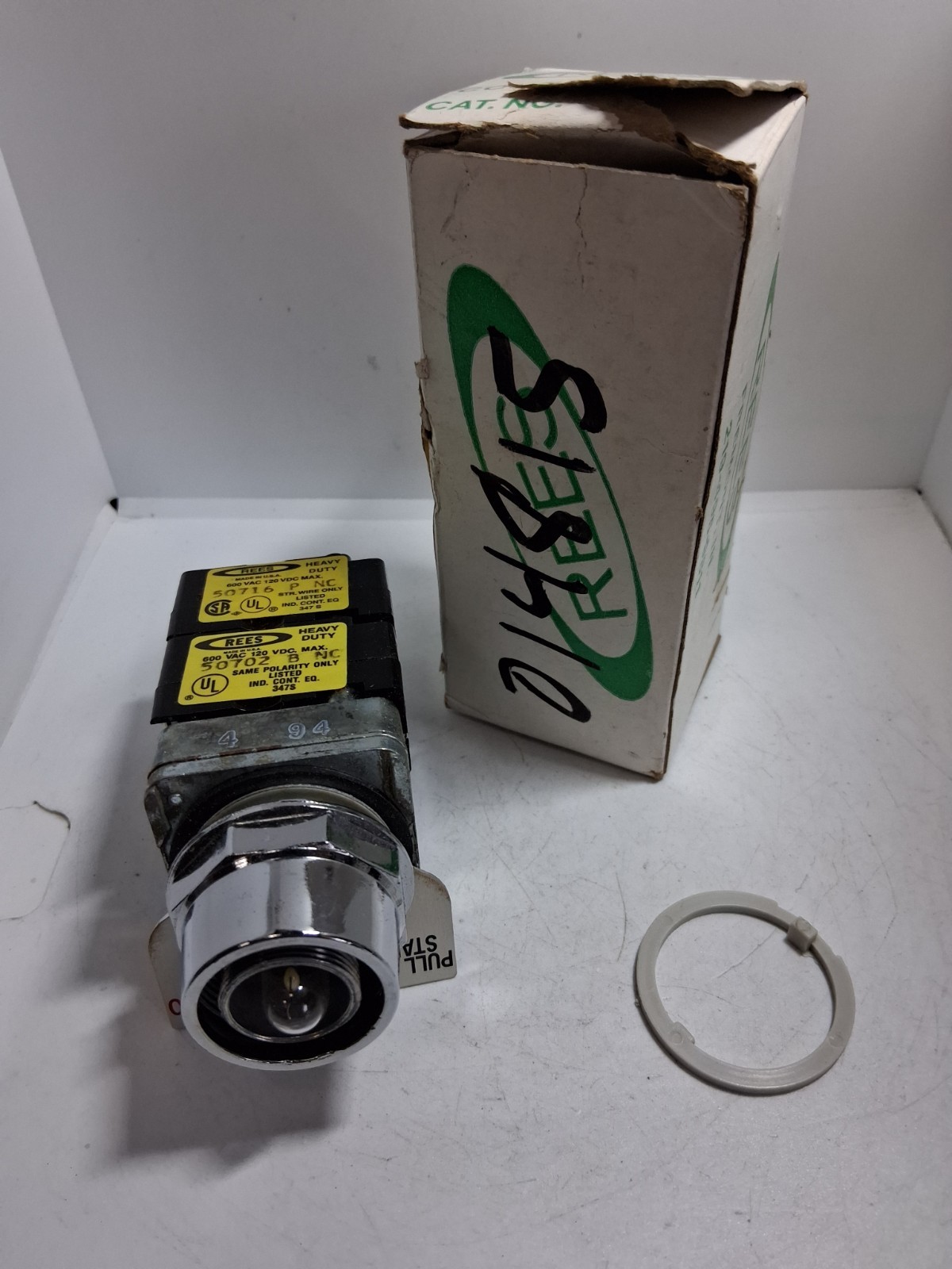 REES 41150-000 PUSH PULL ILLUMINATED SWITCH 2NC HEAVY DUTY NIB