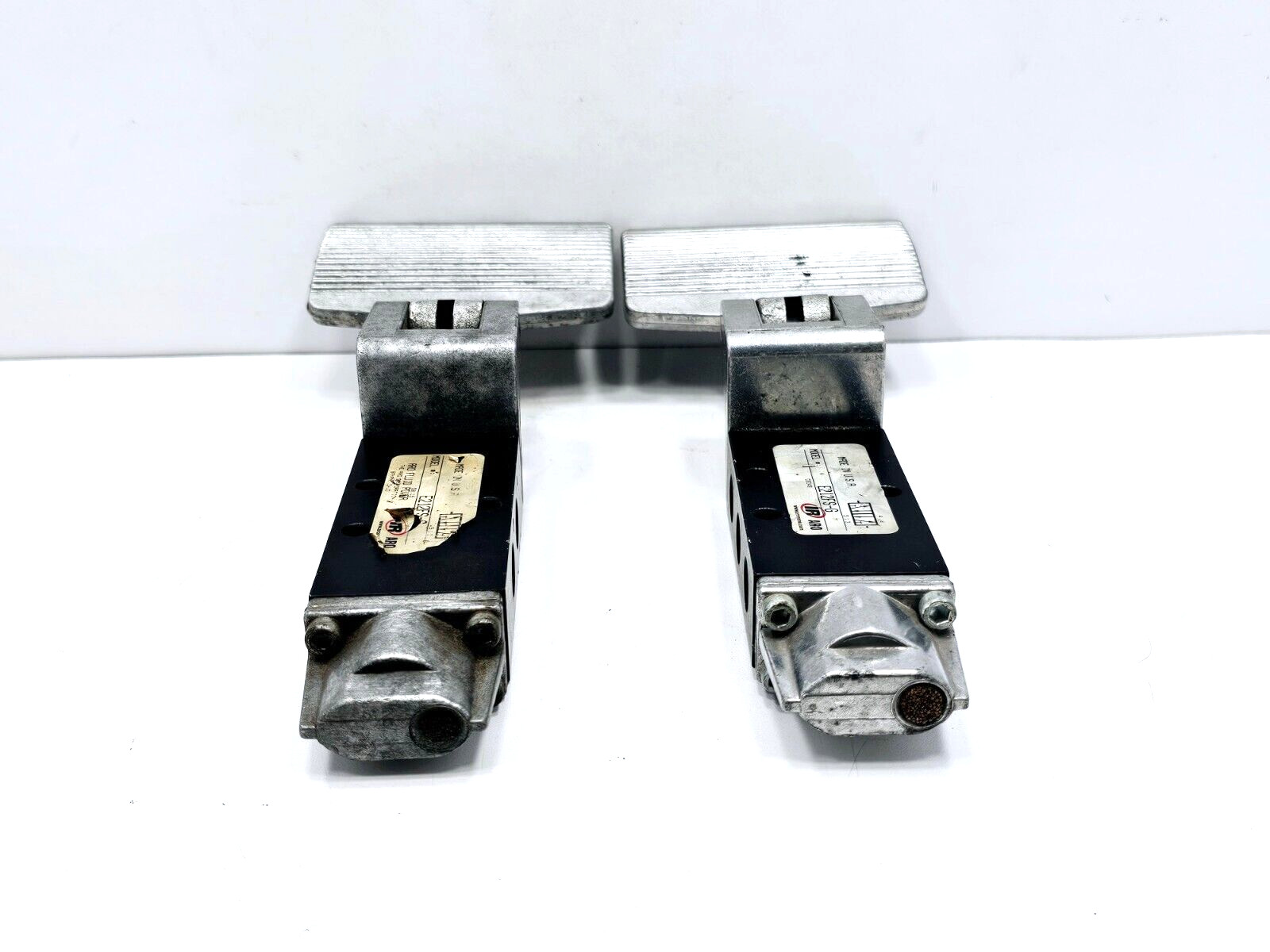 E212FS-G MANUAL AIR CONTROL ARO INGERSOLL RAND LOT OF 2