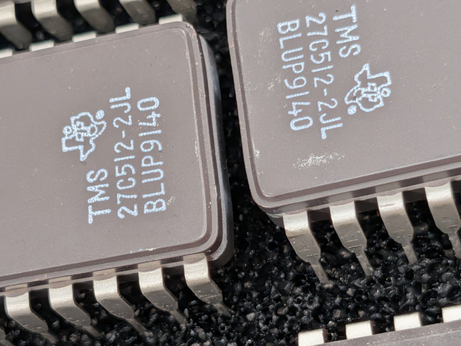 IC Lot. 24 Pcs TI 27C512 28 Pin Ceramic UV EPROM IC + 5 TSCC51 uControllers