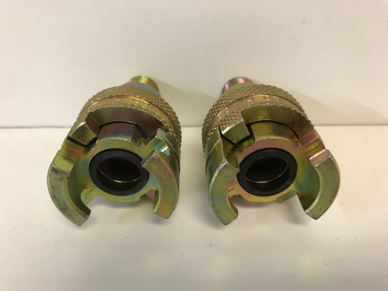 (2) NEW OLD STOCK! DIXON 3/8″ MNPT P SERIES. THOR DUAL-LOCK COUPLERS 4PM3-FS
