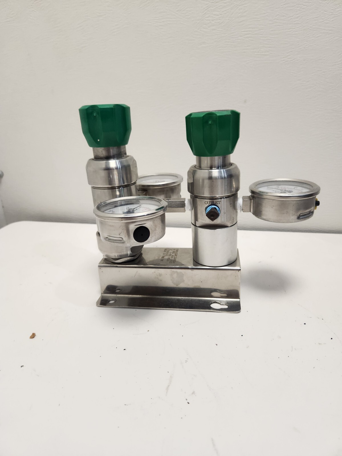 SWAGELOK KCM Series Gas Cylinder Changeover Regulator KCM1GJL412AD0G14