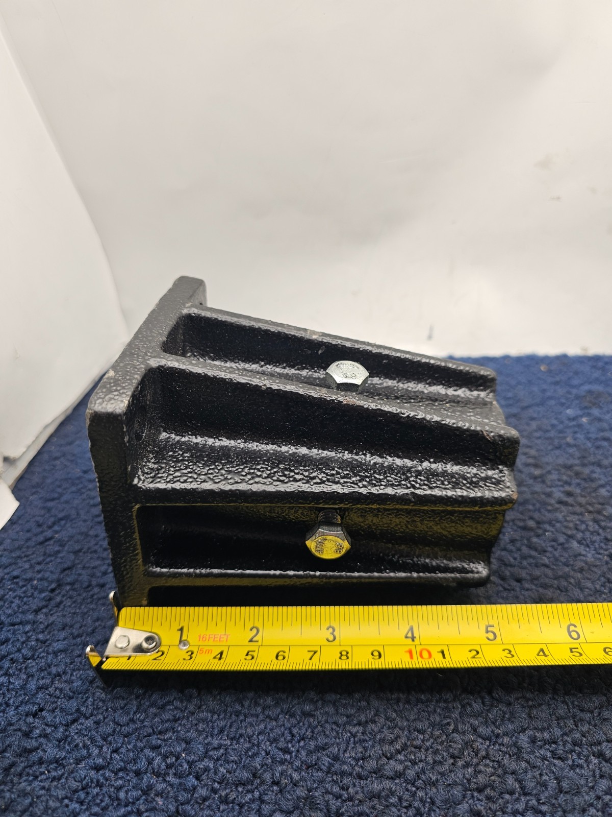 Global Industrial 940374 Single Socket Base For Pedestrian Barrier
