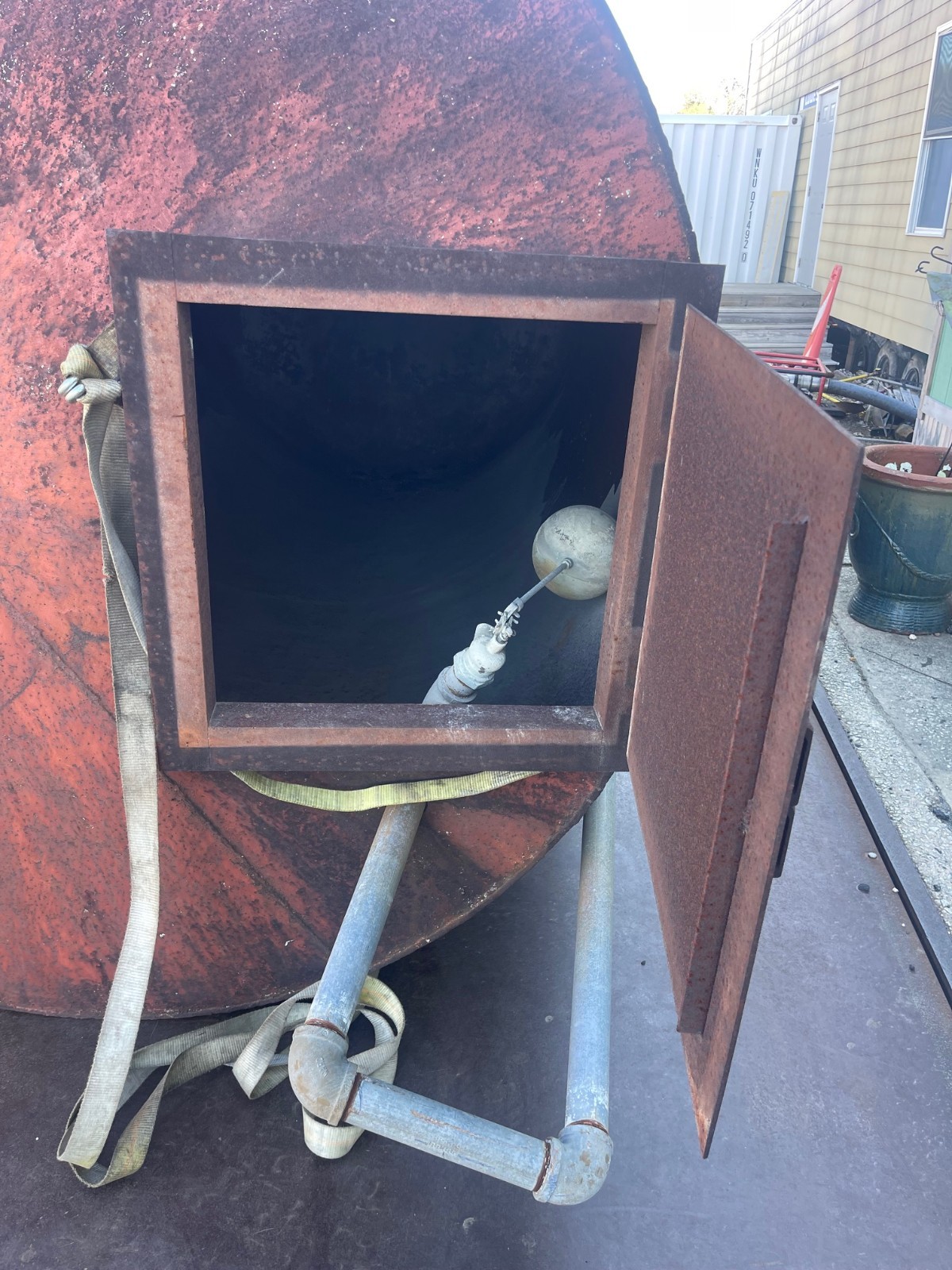4000 Gal Vertical Liquid Storage Tank, Tank Dia: 7’, Tank H: 14’, Base: 80″x73″