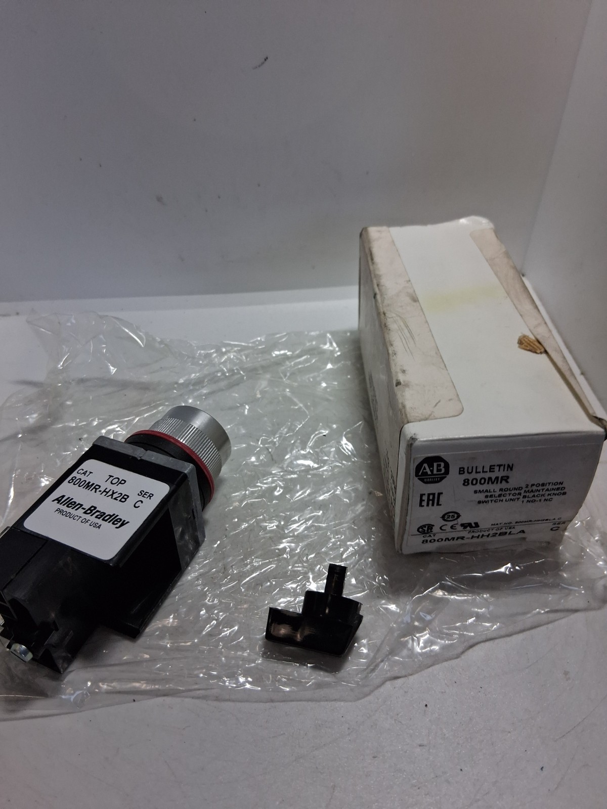 ALLEN BRADLEY 800MR-HH2BLA SELECTOR SWITCH 2 POS MAIN 1NO/1NC SERIES C NIB