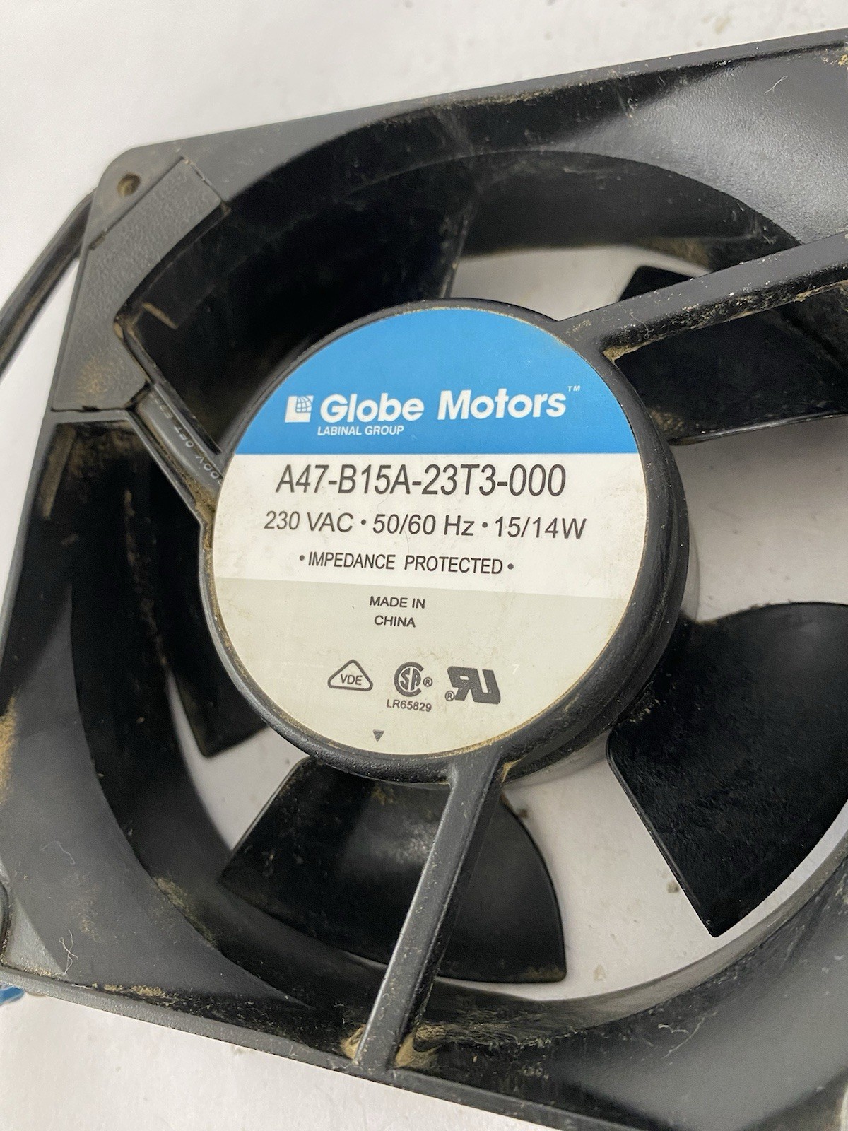 Lot Of 2 GLOBE MOTORS A47-B15A-23T3-000 COOLING FAN 230VAC 50/60HZ 15/14W