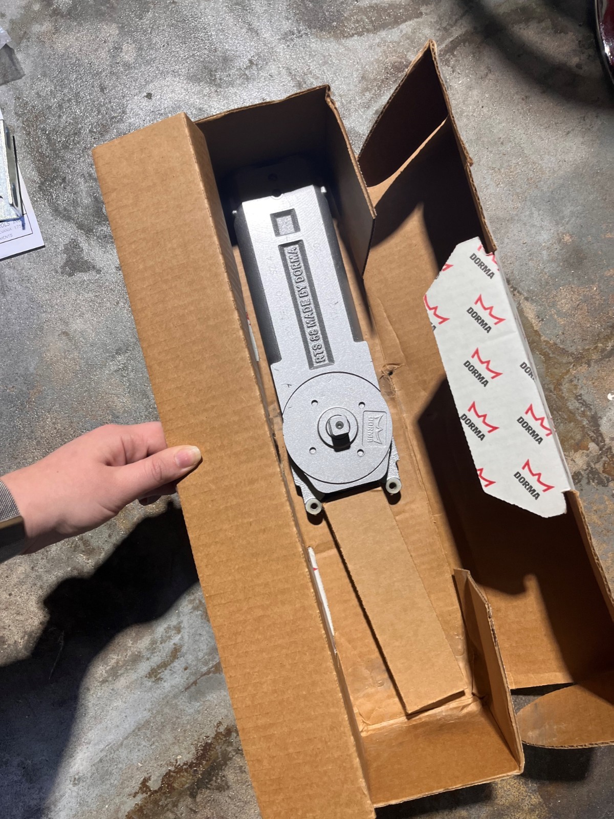 DORMA RTS88 HO 90 W/5MM SZ4 – Overhead Mounted Door Closer NEVER USED