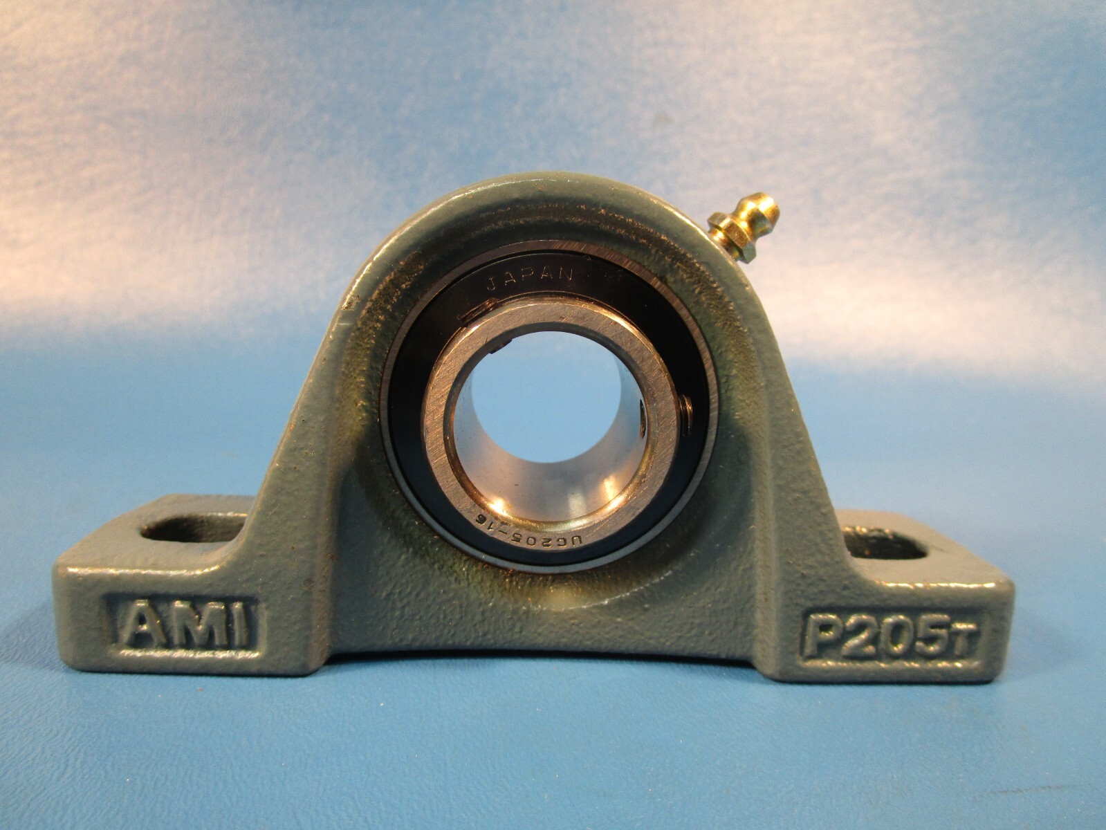 AMI UCP205-16 Pillow Block Ball Bearing Unit – Two Bolt Base, 1 in Bore