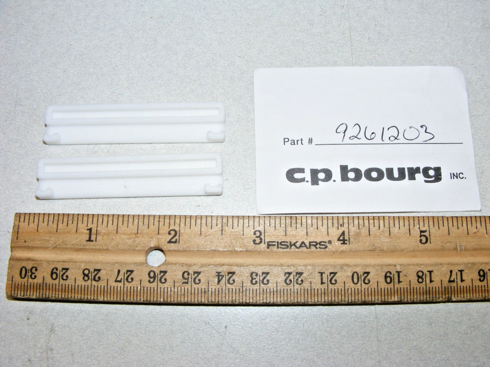 (2) C.P. Bourg 9261203 MOLDED PLASTIC SLIDE FOR 3MM (a72)