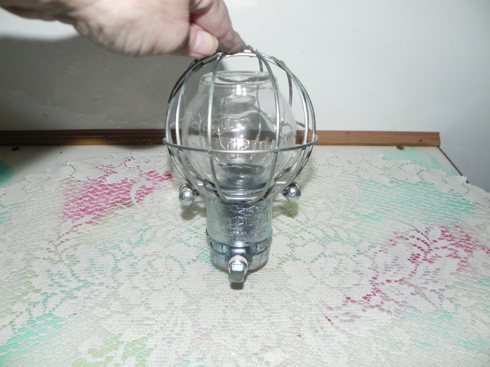 Trico Opto-Matic #5 Constant level oiler 1/4″ NPT, 8oz Globe w/ cage 30006