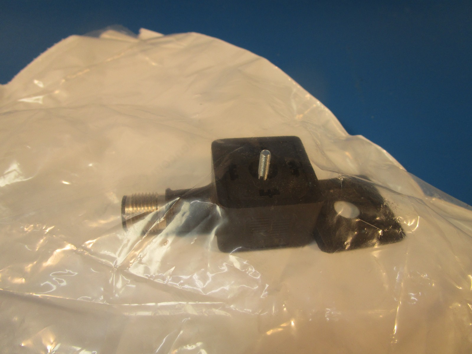 Mencom Corporation VAN-029-3401, Solenoid Valve connector, 4 Pins