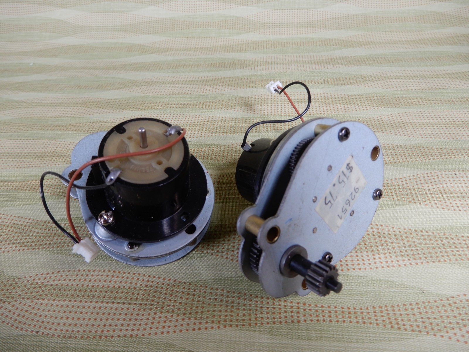Two DC Gear Motors Runs at 1.5 VDC but Probably 12VDC operation Qty 2