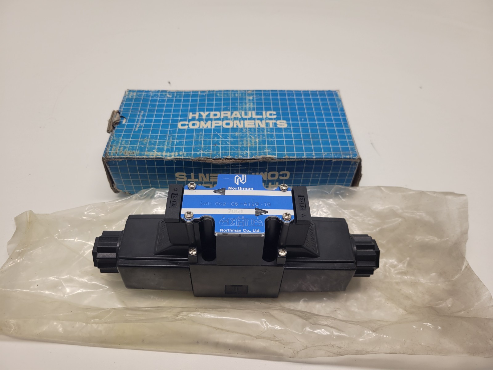 NEW OLD STOCK! NORTHMAN SOLENOID DIRECTIONAL CONTROL VALVE SWH-G02-C6-A120-10