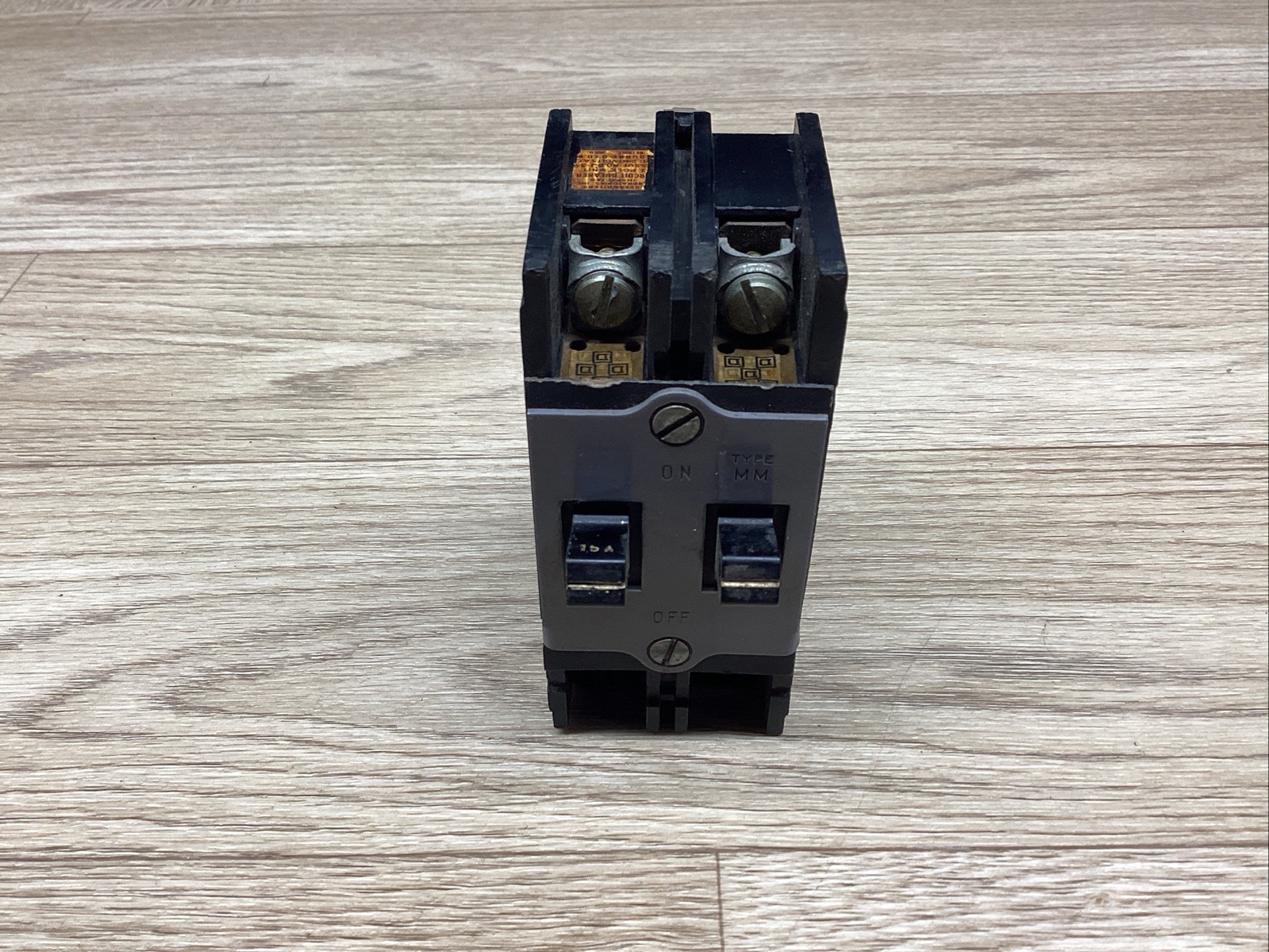 SQUARE D MHBC-115 15AMP 2POLE CIRCUIT BREAKER #822F131*CO