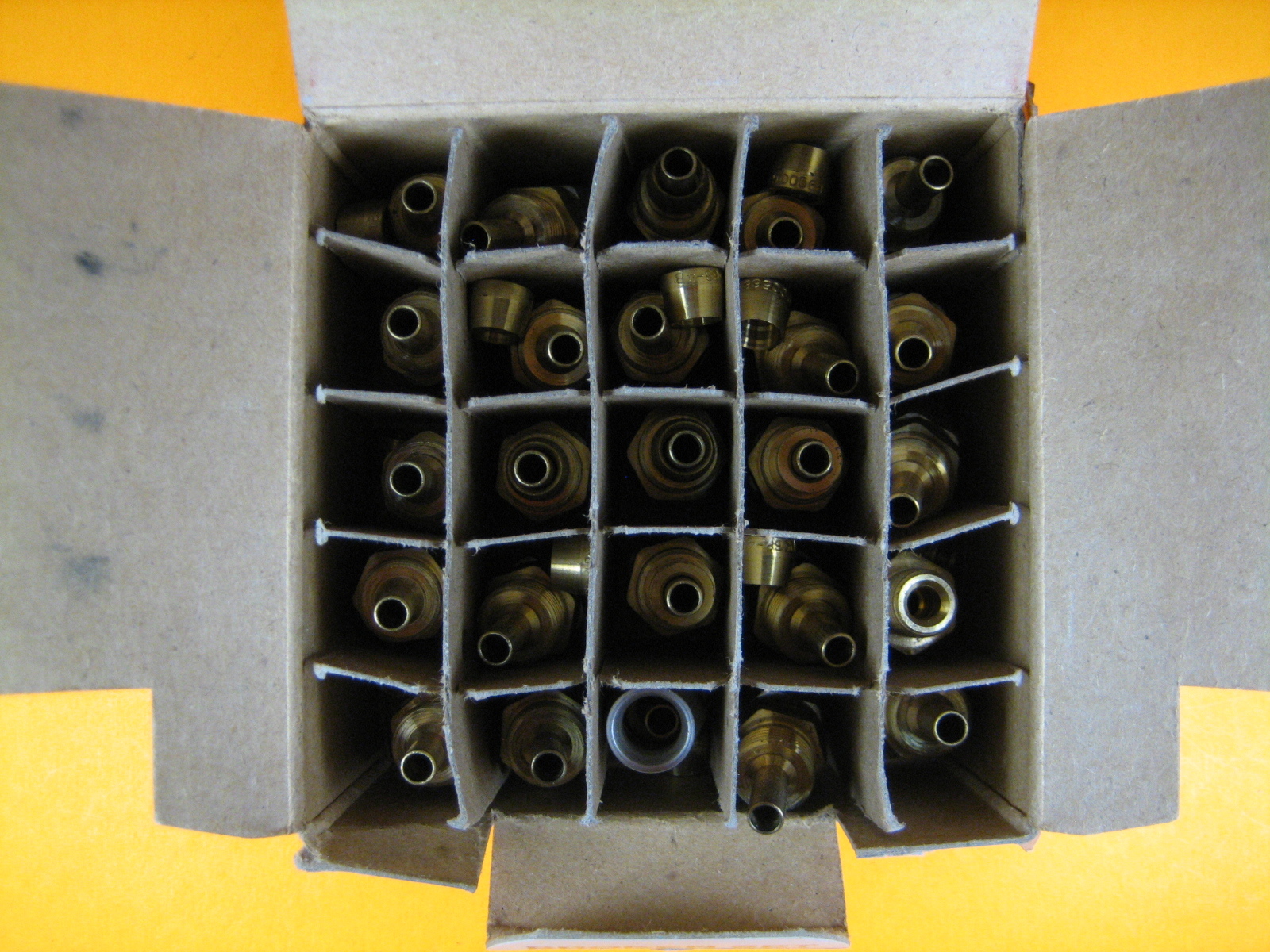 Aeroquip – 38-190637-2-4 – Hydraulic Hose Fitting 3/16