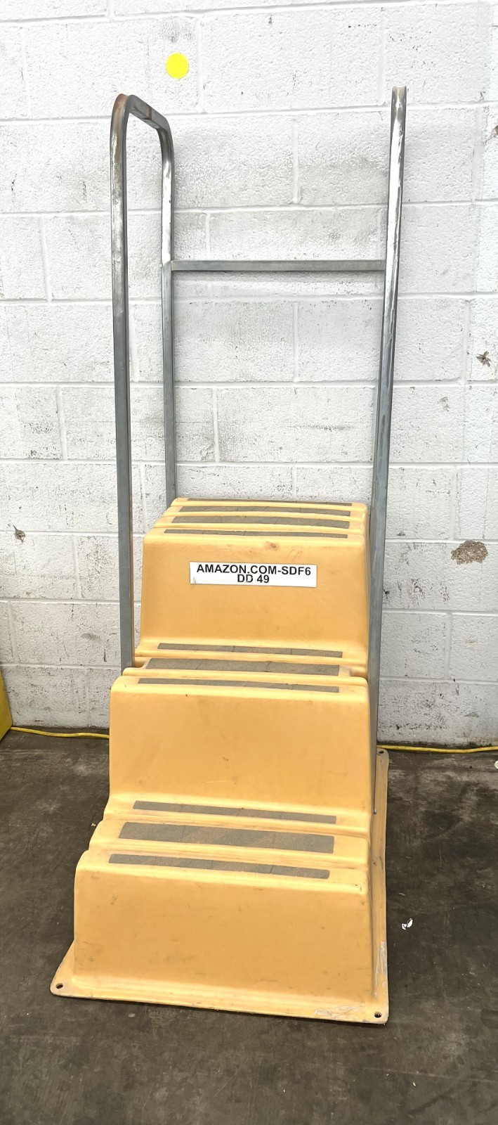 POLYETHYLENE 3 STEP STOOL W/RAILING LENGTH 19-3/4″ WIDTH 13″
