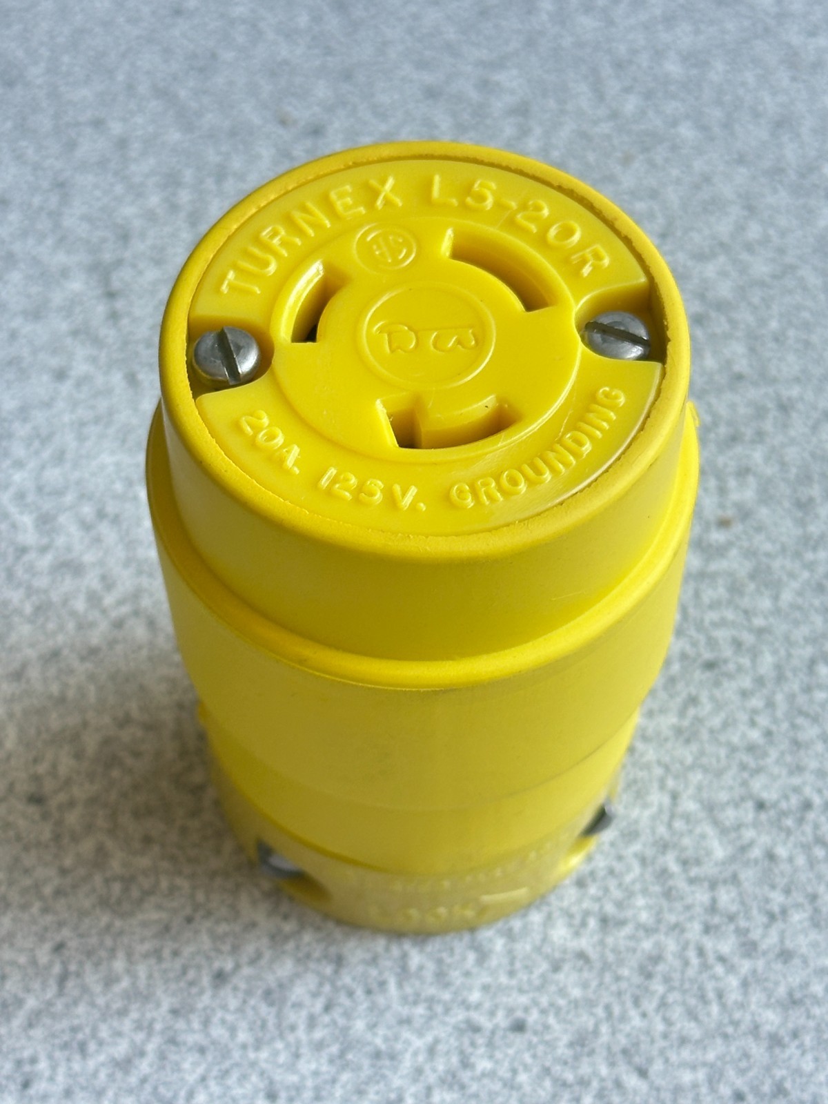 NEW WOODHEAD 2747 YELLOW NEOTEX RUBBER TURNEX CONNECTOR L5-20R 20A 125V Ground