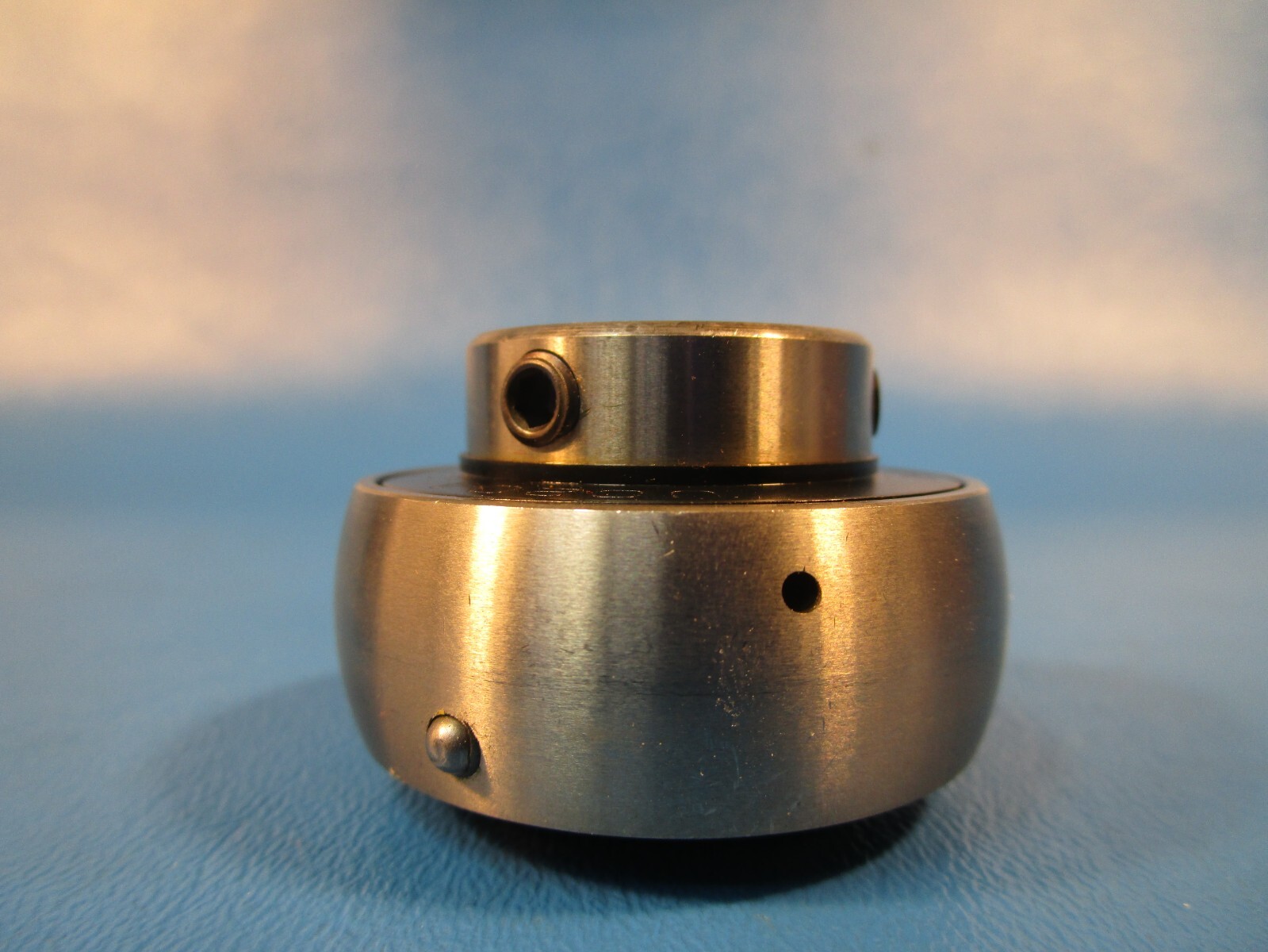 AMI UC203 Ball Insert Bearing – Cylindrical Bore, 17 mm ID, Set Screw Locking