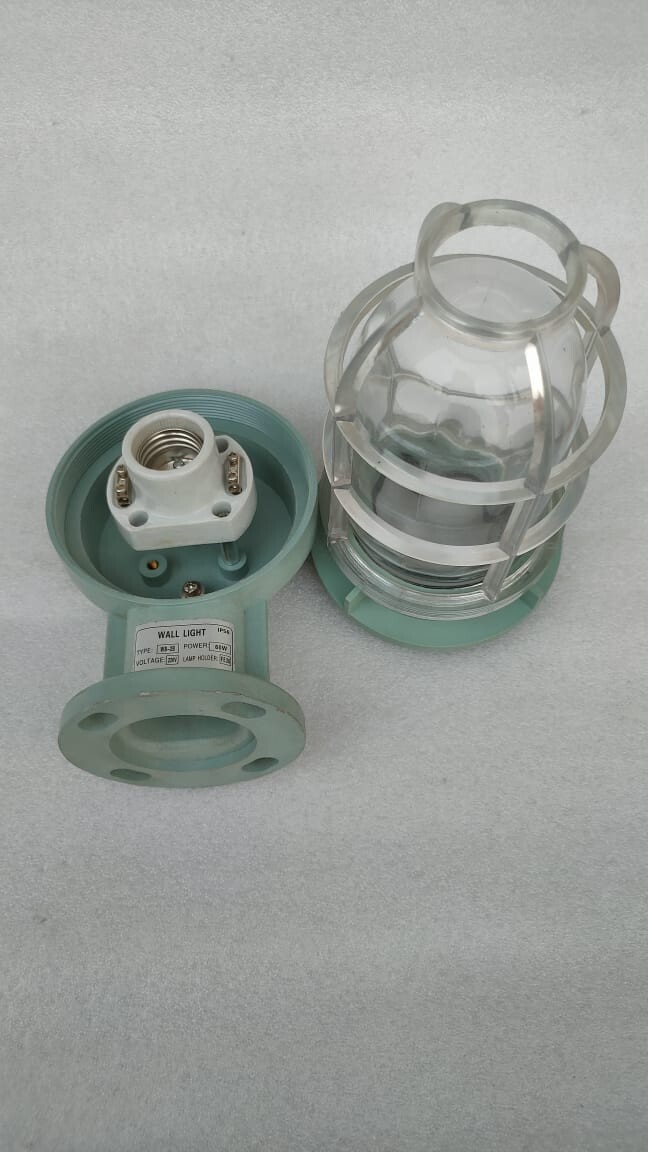 WB-2B MARINE WALL LIGHT 220V 60W IP56 LOT OF 2