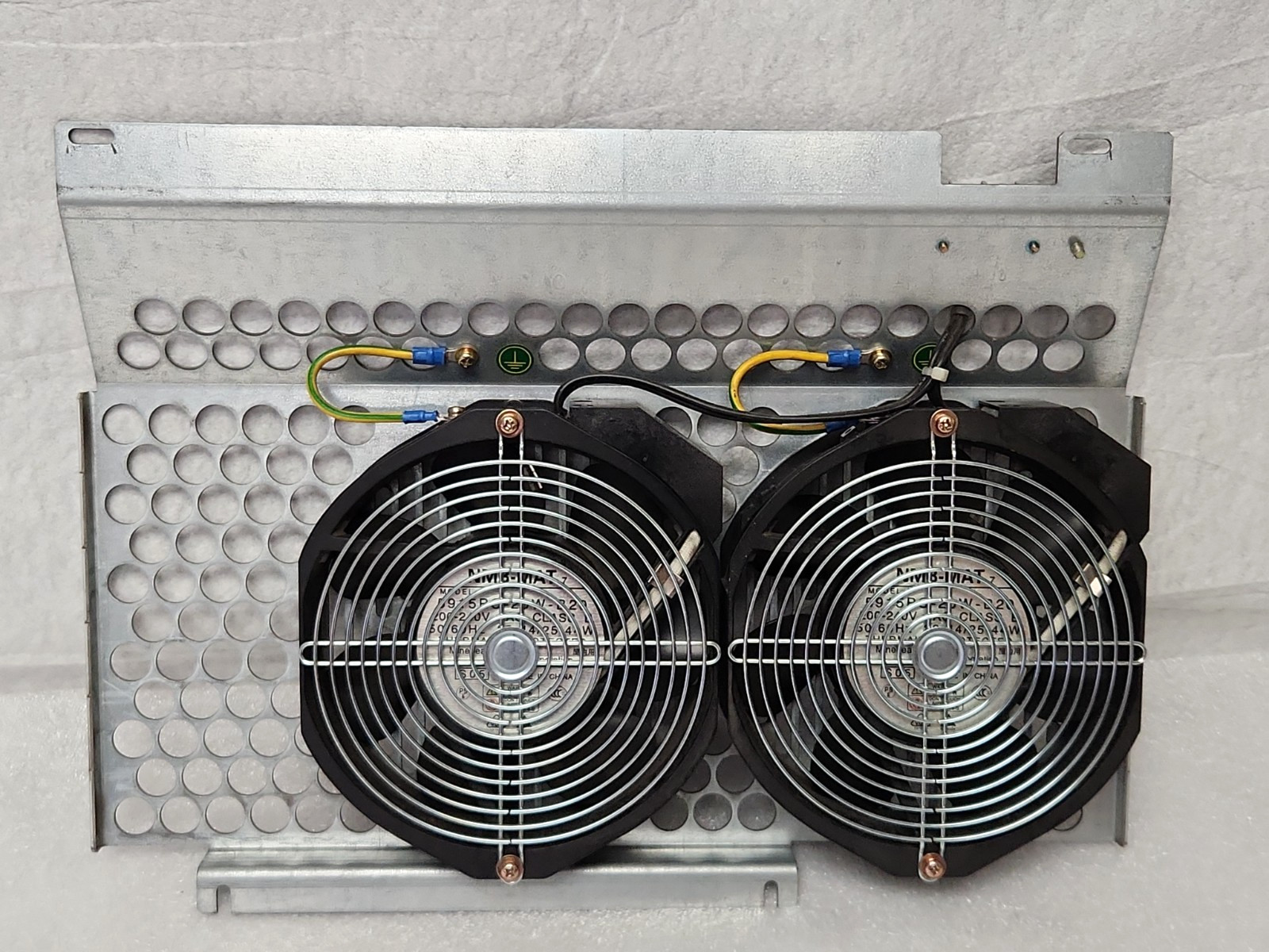 Fanuc A04B-0815-D367 Supply Fan Unit w/ 2 Minebea 5915PC-20W-B20 Fans 200-240V