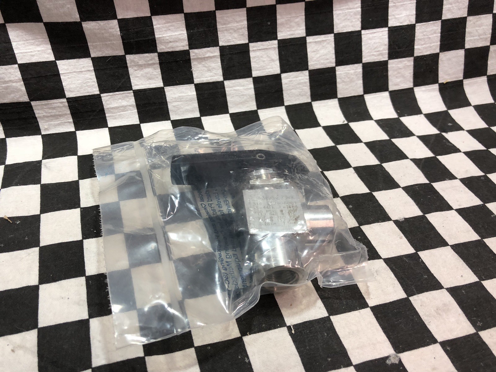 SWAGELOK Angle Pattern Ball Valve 3/8″ FNPT, SS-44F6-A-1466, SHIPSAMEDAY#T13