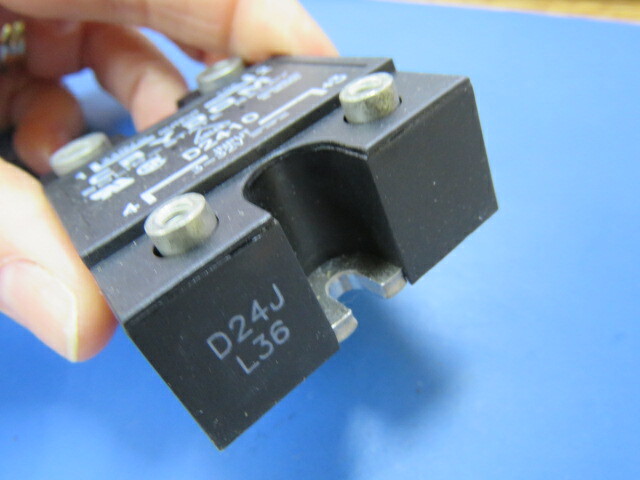CRYDOM D2410 Qty of 1 per Lot Solid State SPST-NO (1 Form A) Hockey Puck