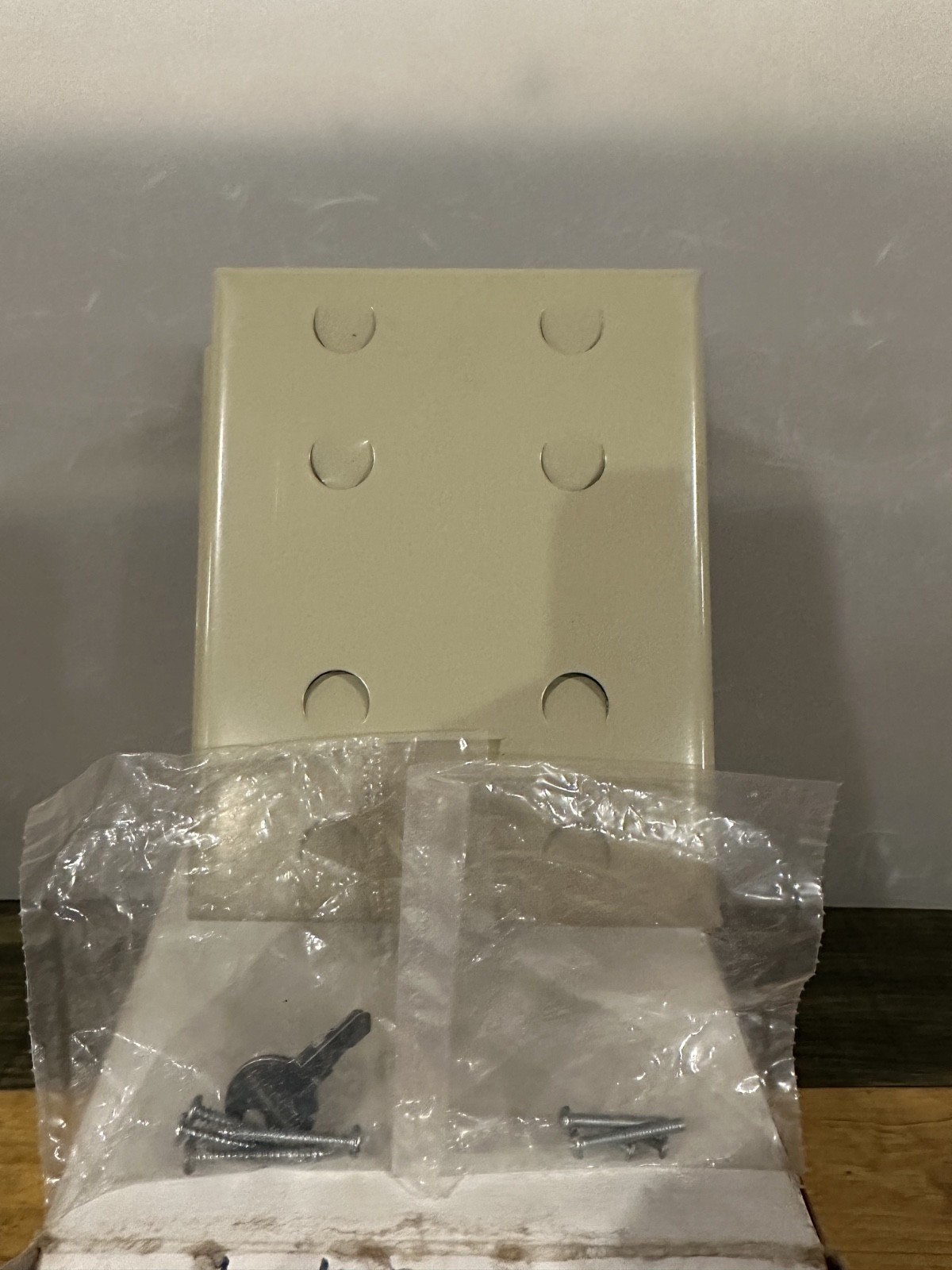 Interstate Electric mfgs BTG-54VL Metal Thermostat Guard 320-10300