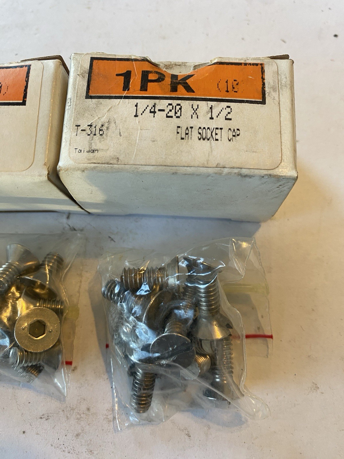 Lot Of 30 1/4-20 x 1-1/2″ Hexand Flat Head Bolts Stainless Steel Fully Threaded