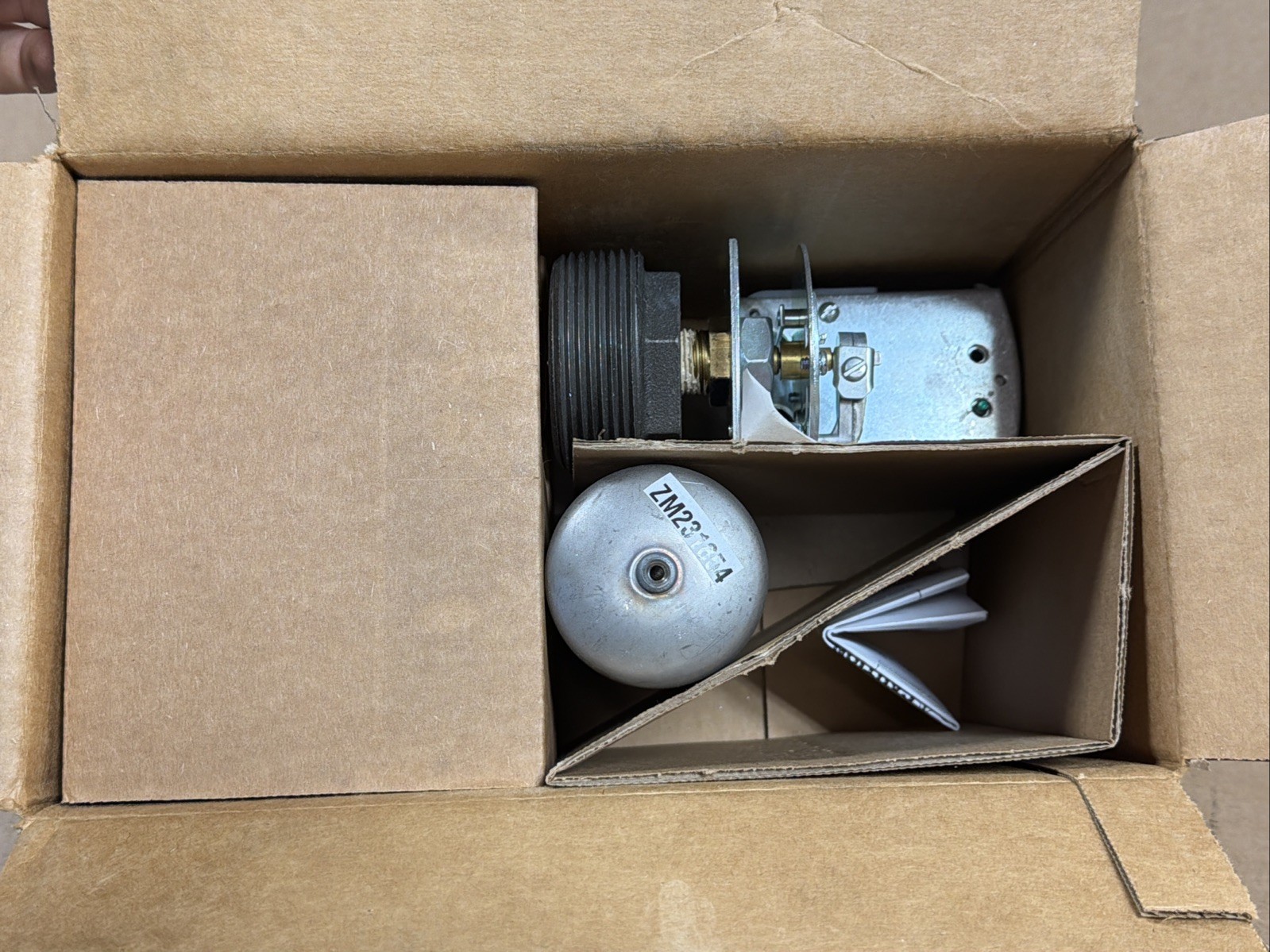 NEW Telemecanique 9037HG37 Closed Tank Float Switch FAST SAME DAY SHIPPING