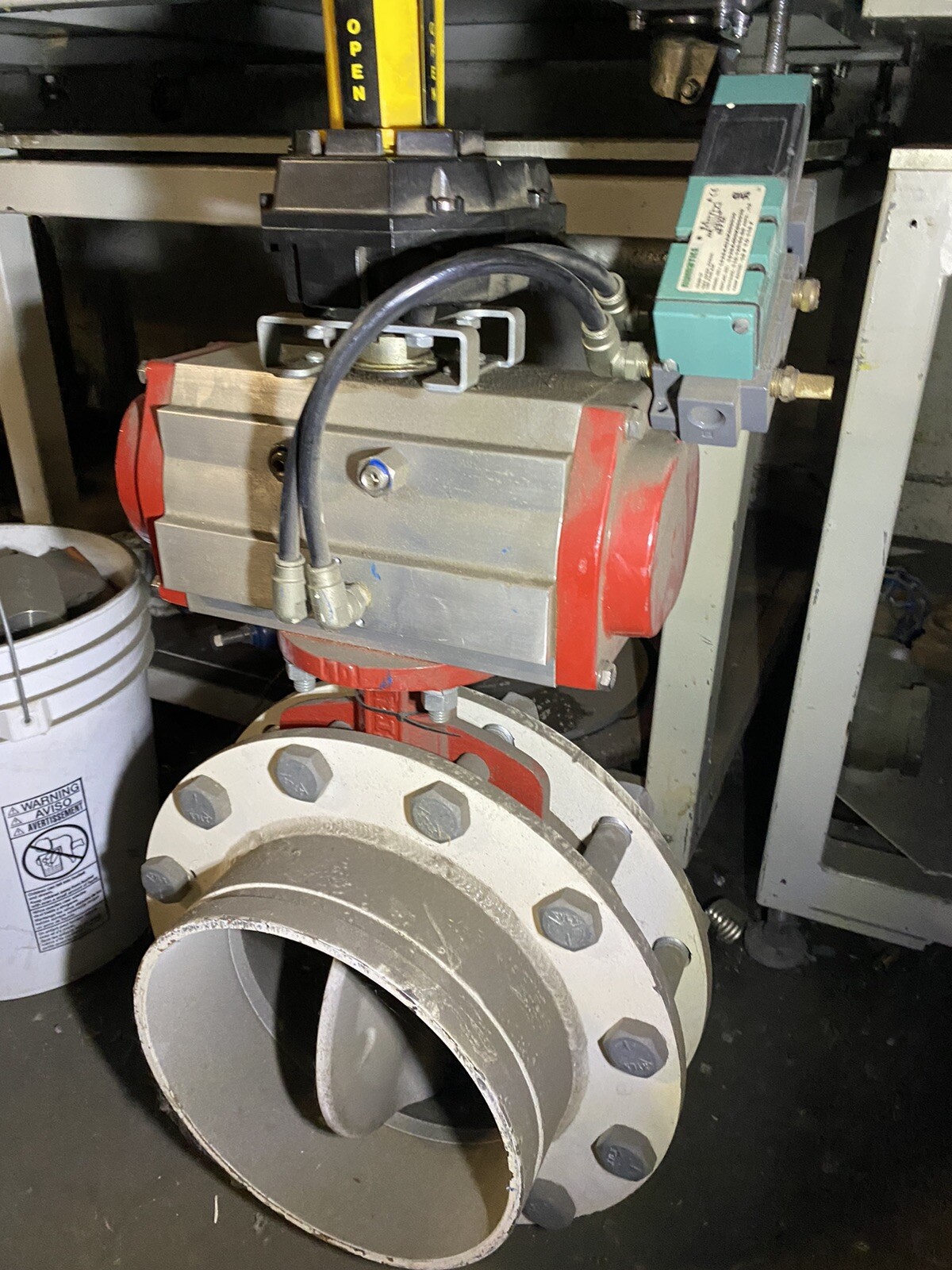 BRAY CONTROLS 92-1190-11305-532 USED ACTUATOR W/ BUTTERFLY VALVE