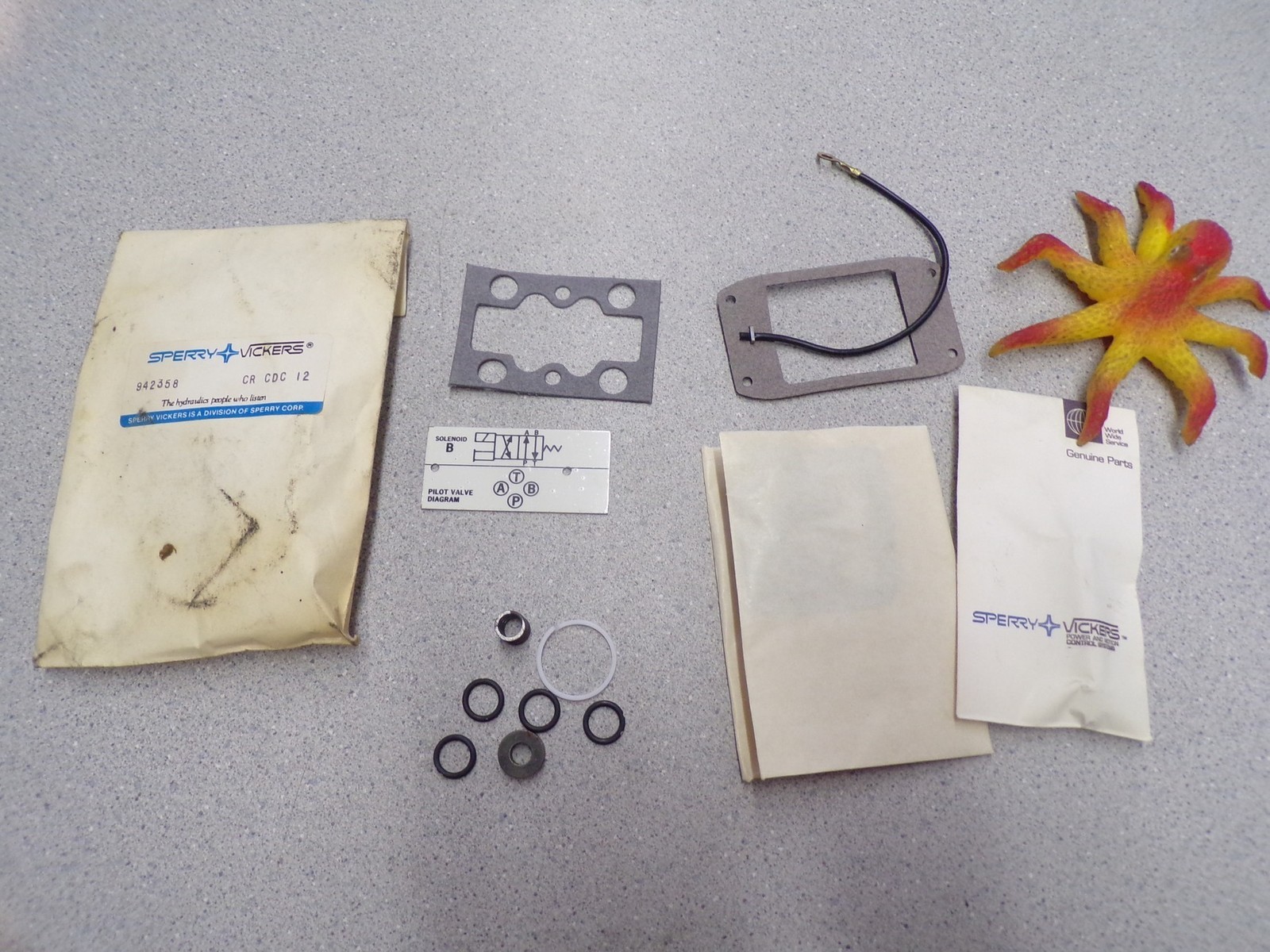 NEW Sperry Vickers Spool Kit 942358 CR CDC 12 *FREE SHIPPING*