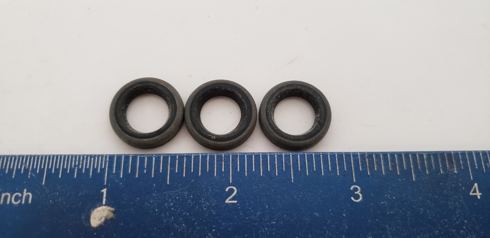 SKF 527935 RADIAL OIL SEAL, 9.5mm x 16mm x3mm, NITRILE LIP (LOT OF 3) NIB