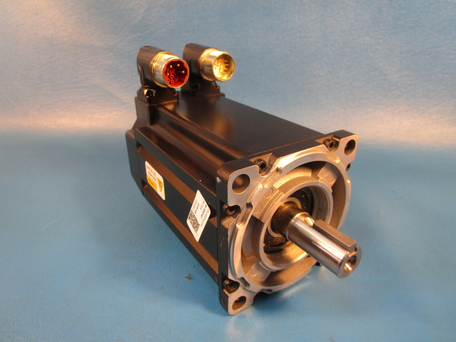 ALLEN BRADLEY MPL-B430P-SJ72AA, Inverter Duty AC Servo Motor, 460 V, Frame Size